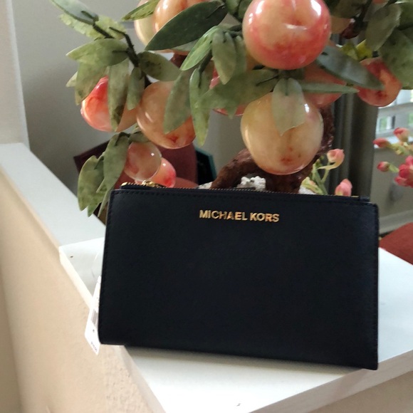 Michael Kors Handbags - MICHAEL KORS JET SET DOUBLE ZIP WRISTLET WALLET